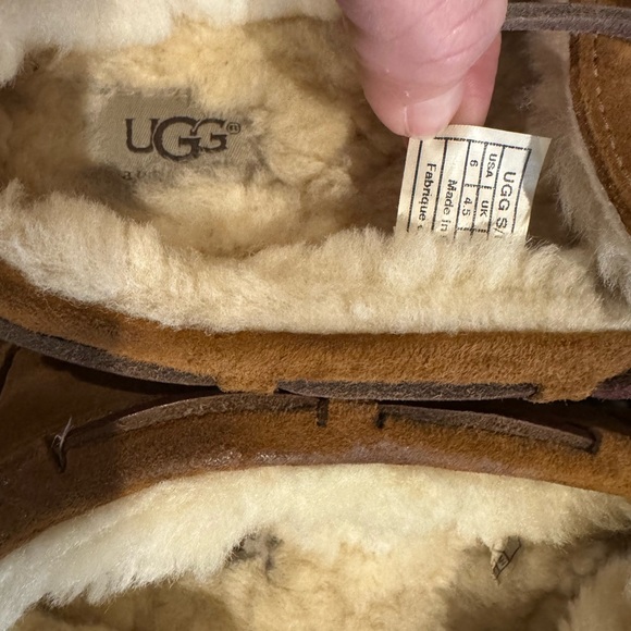 EUC practically brand new Ugh Dakota Slippers size 6 - Picture 11 of 13